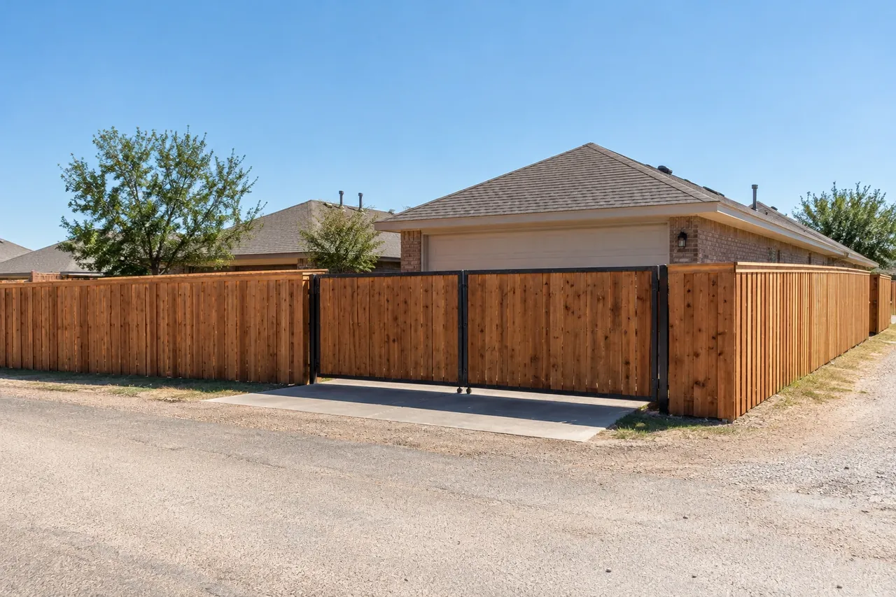 Fence on a residential lot in Kelsey Park, Texas